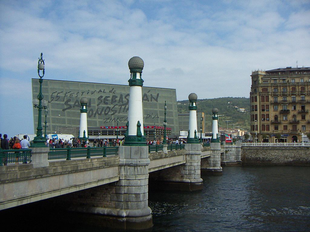 Kursaal de San Sebastián durante el festival de cine