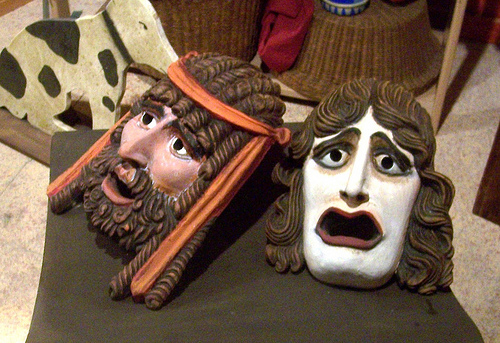 Máscaras trágicas