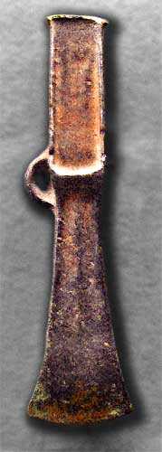 Hacha de talón (Bronce Atlántico). Museo Arqueológico de Valladolid.