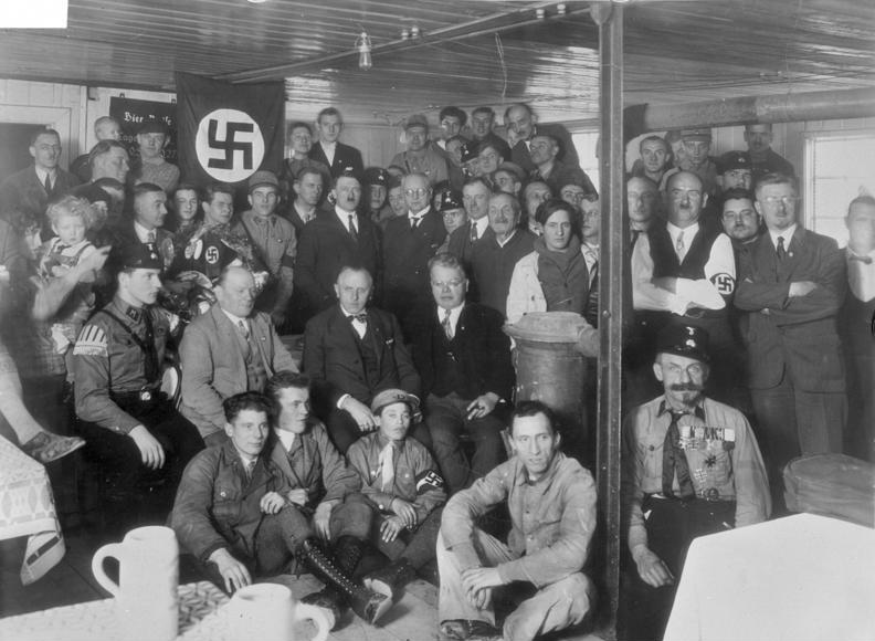 Reunión del partido nazi en 1930.
