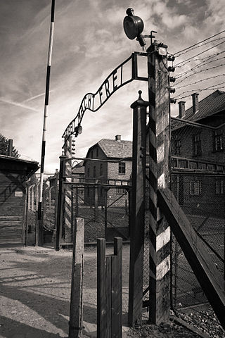 Puerta de entrada a Auschwitz-Birkenau