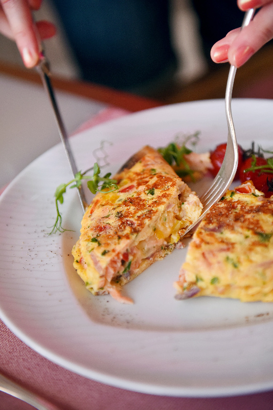 Tortilla Una tortilla de patatas sobre un plato.