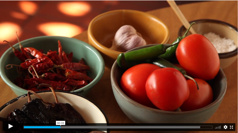 Tomates y pimientos en cuencos
