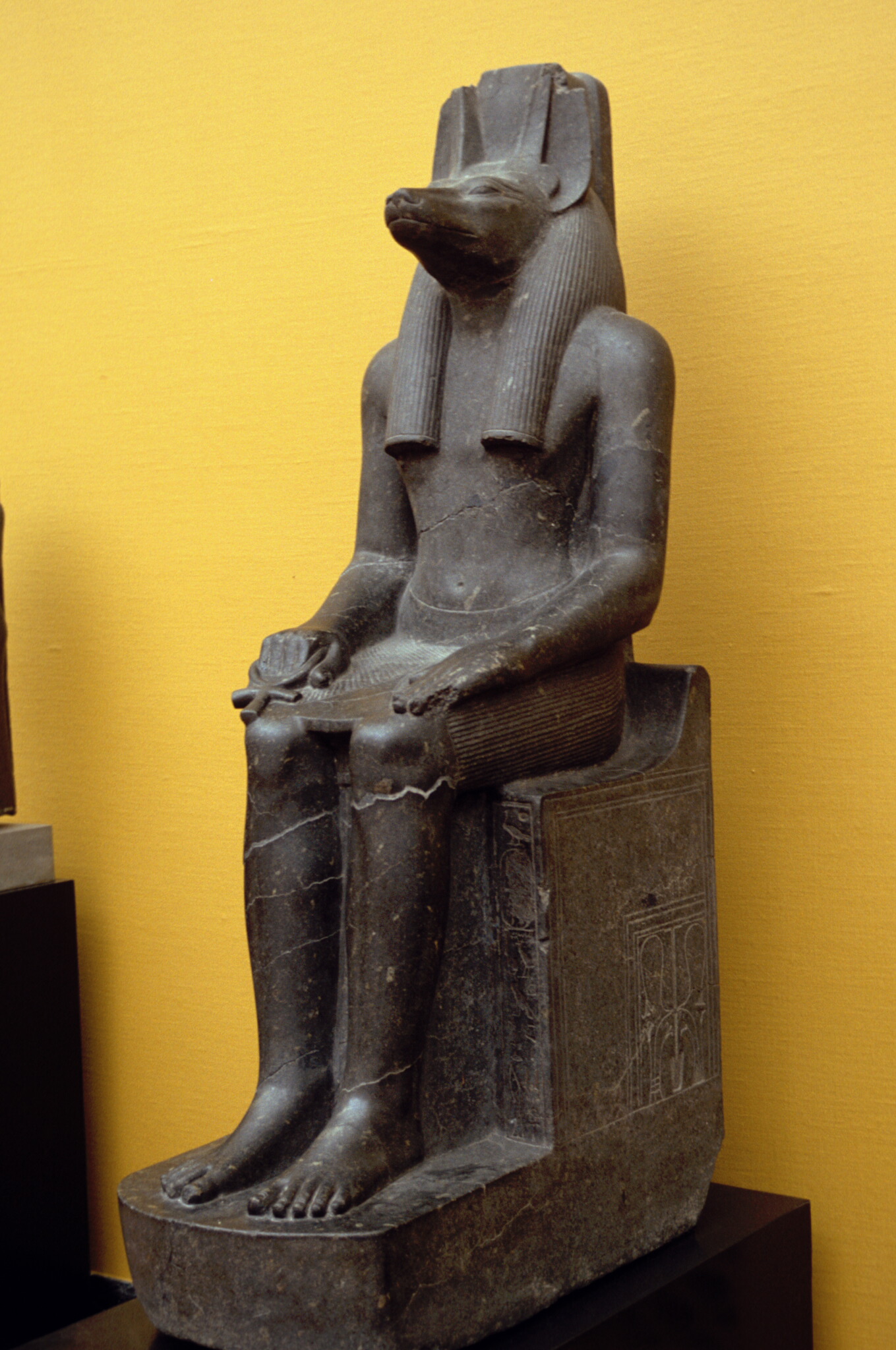 Escultura de Anubis sedente