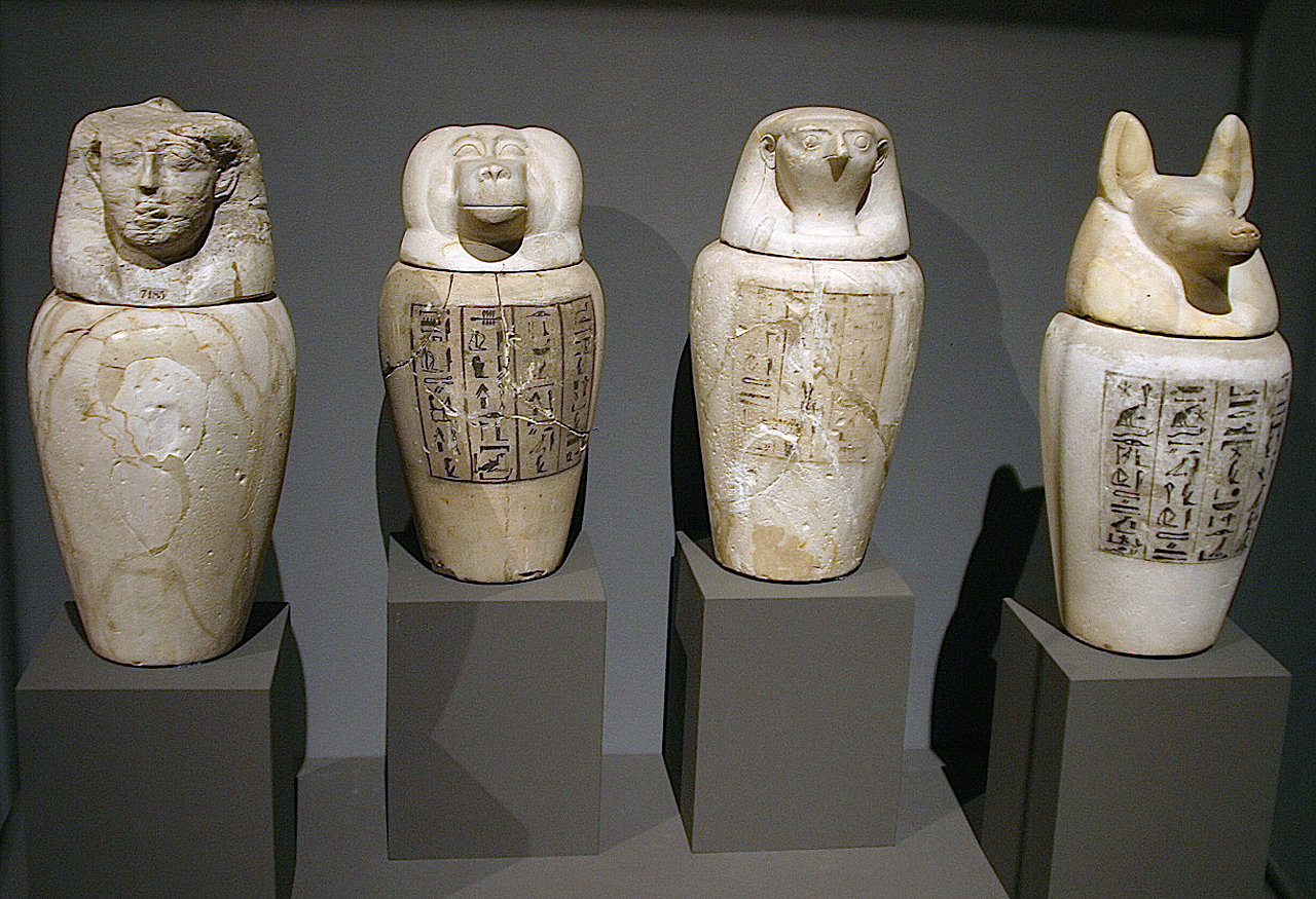 Vasos canopos.