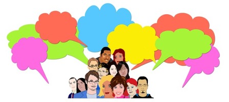 Grupo de jóvenes hablando