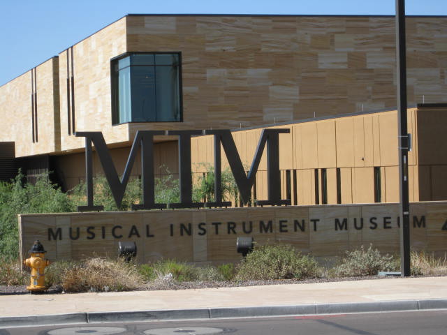 En la imagen puedes ver la fachada del museo de instrumentos musicales