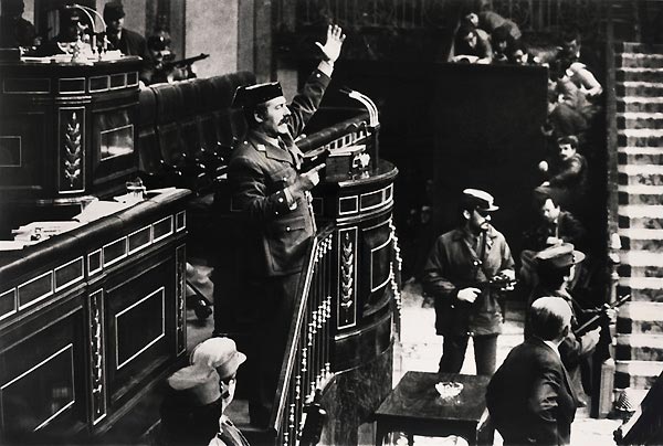 El teniente coronel Tejero asalta el Congreso de los Diputados