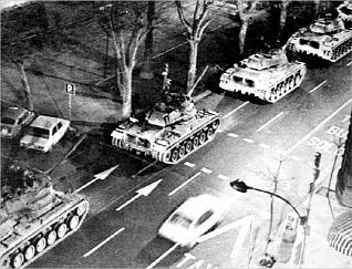 Tanques en Valencia durante el intento de golpe de estado de Tejero