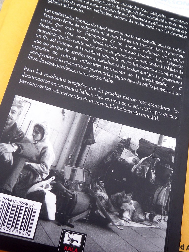 La imagen muestra la contraportada de un libro en la que se aprecia una fotografía y un breve texto.