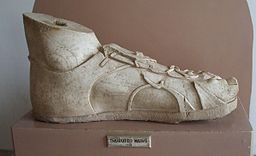 Calzado romano