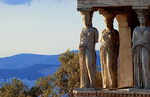 fotografía del pórtico de las Cariátides del Erecteon al atardecer