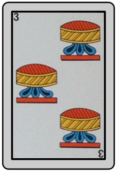 La imagen muestra la carta de la baraja española tres de copas