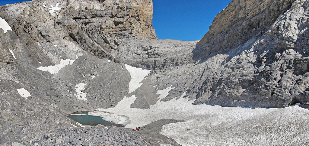 El clima frío de Alta Montaña ejerce una gran influencia sobre el paisaje en el que se inscribe, como sucede en este caso en las proximidades de Ordesa, en los Prineos. 