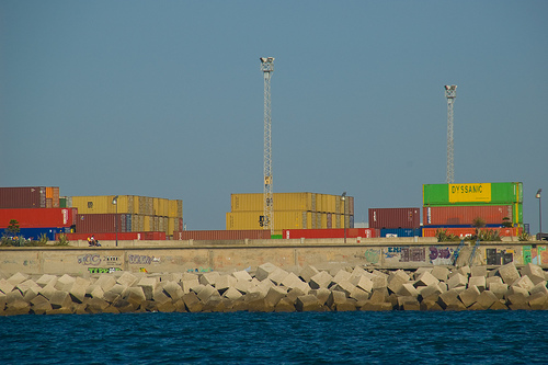 El puerto de Cádiz es un ejemplo de los rellenos realizados sobre la bahía para ganarle terreno al mar.