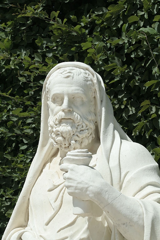Escultura del orador Lisias en un jardín
