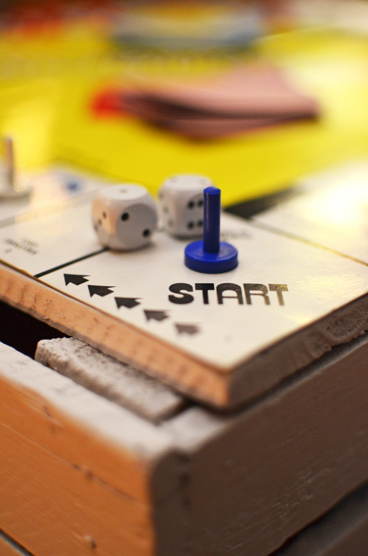 Imagen que muestra la casilla de salida de un juego con la palabra Start.