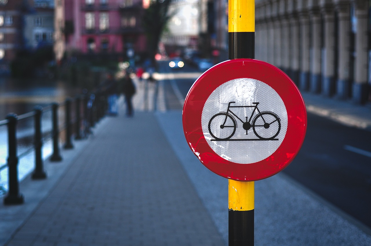 Señal de prohibido circular en bicicleta