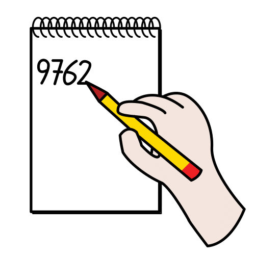 La imagen muestra un mano con un lápiz escribiendo números en una libreta