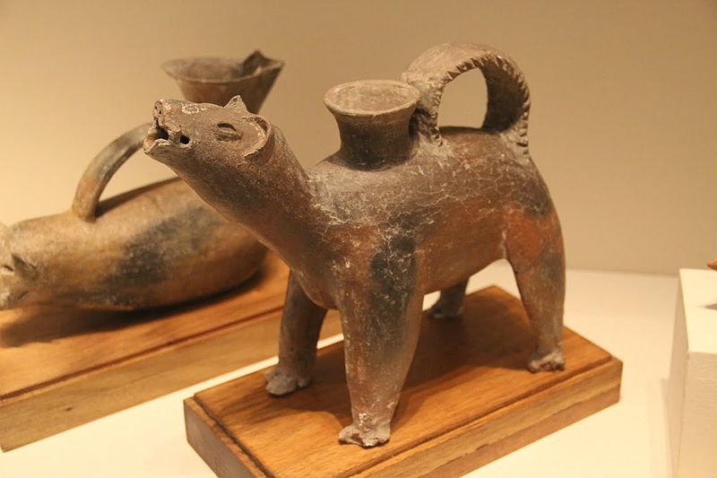 Figura de barro de un perro