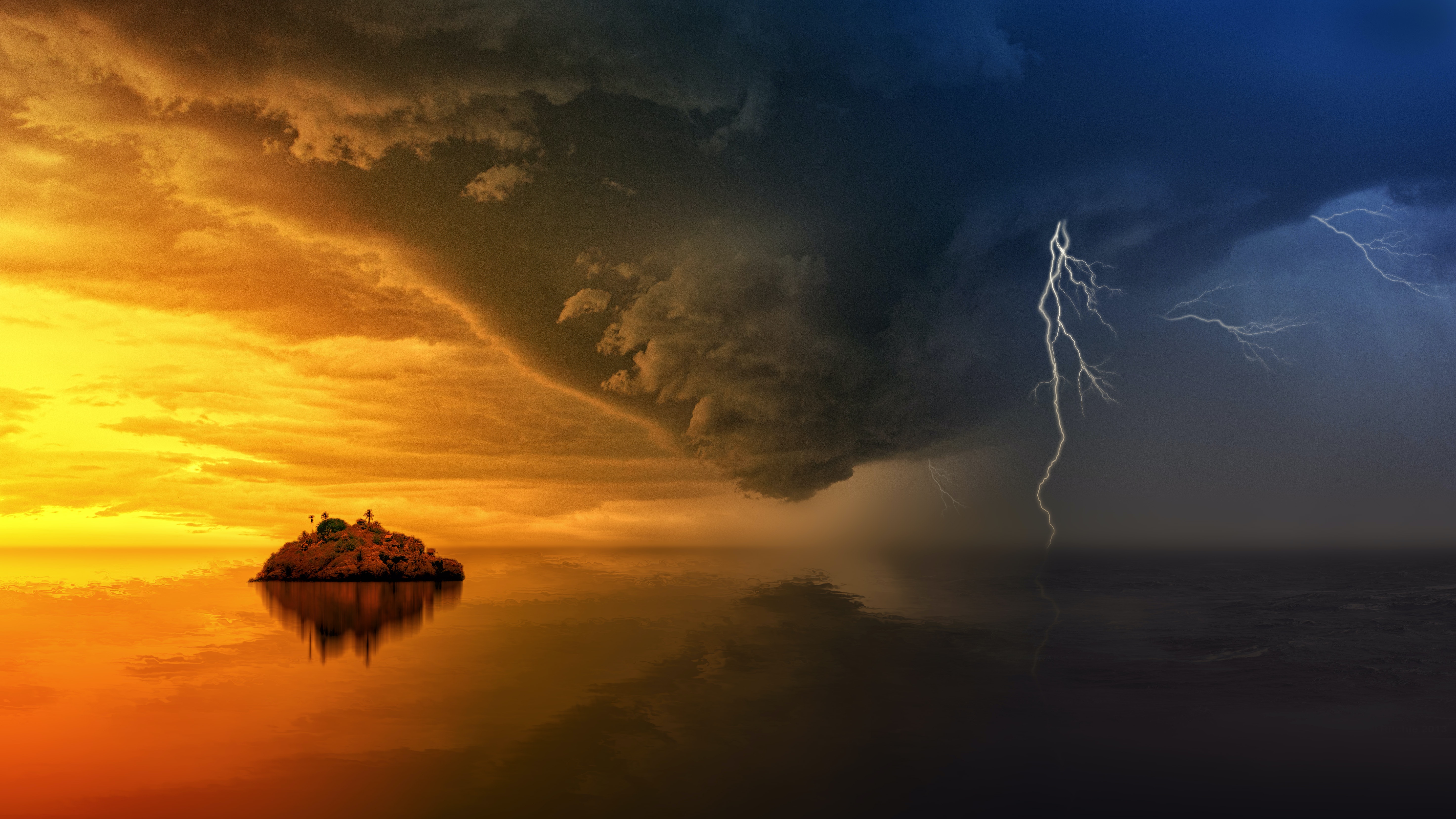 Imagen sobre el océano cubierto por una tormenta a la derecha, nublado en el medio y soleado a la izquierda