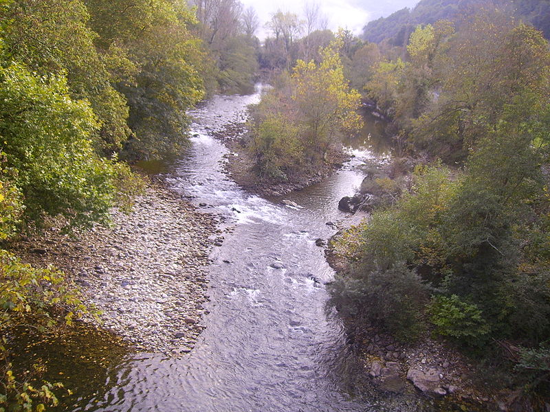 El río Sella a su paso por Cangas de Onís