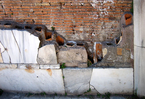 Tubuli de terracota por donde pasaba el aire caliente