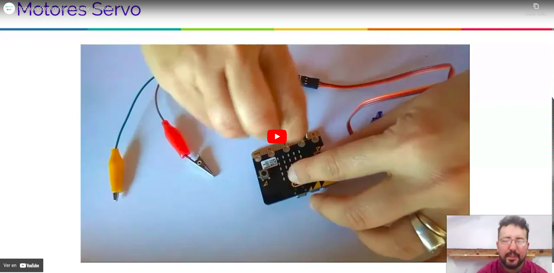 Vídeo que describe el funcionamiento de un servo conectado a una placa micro:bit