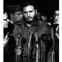 Fidel Castro fue un abogado, político y marxista cubano. Después de su victoria en la Revolución cubana contra la dictadura de Fulgencio Batista,5​ fue mandatario de su país como primer ministro (1959-1976) y presidente (1976-2008).Durante su mandato, Cuba se convirtió en un Estado socialista de carácter marxista-leninista, bajo el liderazgo del Partido Comunista de Cuba, único legal en la isla a partir de su llegada al poder, y se llevaron a cabo nacionalizaciones y expropiaciones de medios productivos con el objetivo de llevar a cabo una política económica socialista.