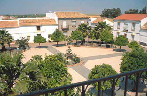 Vista de una plaza de La Luisiana en Sevilla
