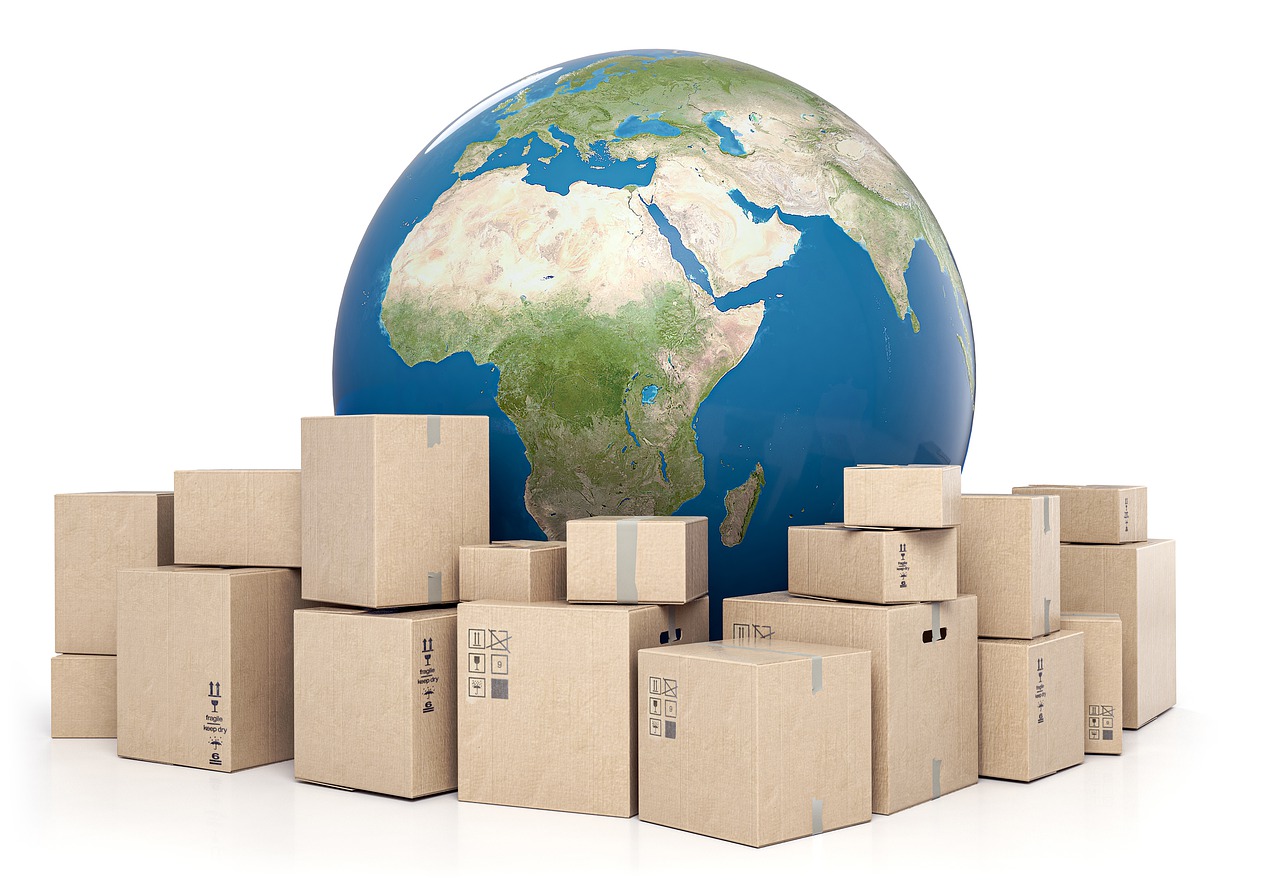 ilustración del planeta Tierra redeada de multitud de cajas de cartón de diferentes tamaños