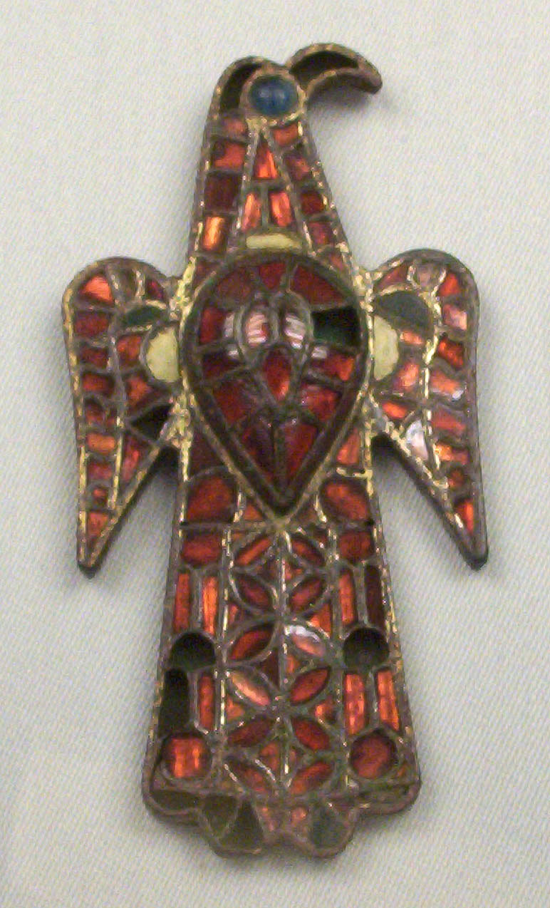 Fíbula visigoda con forma de águila. Bronce y esmalte