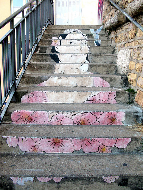 Escaleras decoradas con graffiti. Lyon