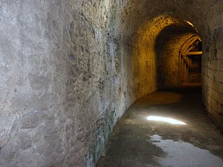fotografía de las bóvedas interiores del Teatro romano de Cádiz