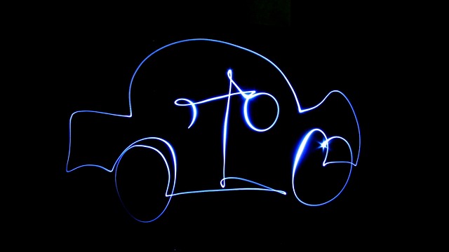 Boceto de un coche con borde luminoso