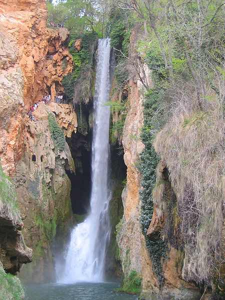 El salto de agua llamado la Cola de caballo. Monasterio de Piedra en Zaragoza.