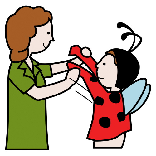 La imagen mLa imagen muestra a una mujer ayudando a un niño a ponerse un disfrazuestra una mano escribiendo números en una libreta