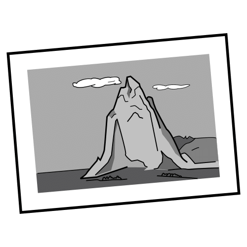 Imagen de una fotografía en blanco y negro que representa un paisaje con una montaña rodeada por mar. 