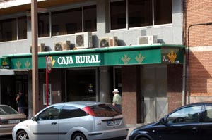 Los bancos y cajas mantienen una parte de los depósitos en forma de reservas