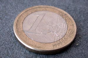 Billetes y monedas constituyen el dinero legal.