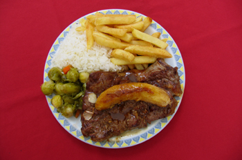 La imagen muestra carne al estilo de Madeira Portugal