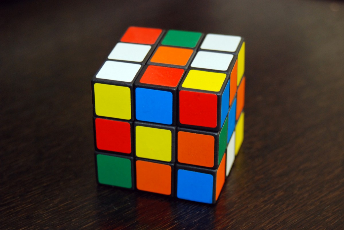 fotografía de cubo de Rubik