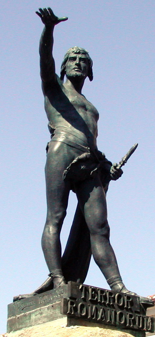 escultura que representa a Viriato, líder lusitano contra Roma