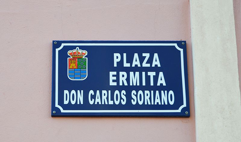 Imagen con el nombre de la calle “Plaza ermita Don Carlos Soriano”