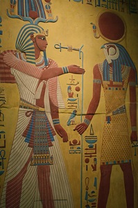 relieve egipceo pintado