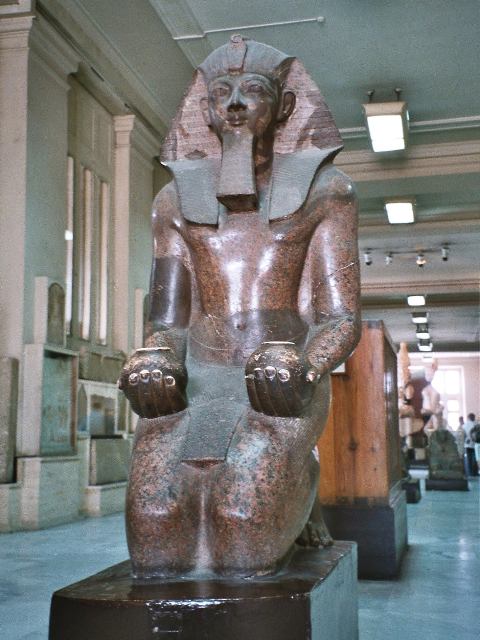 escultura egipcea en granito