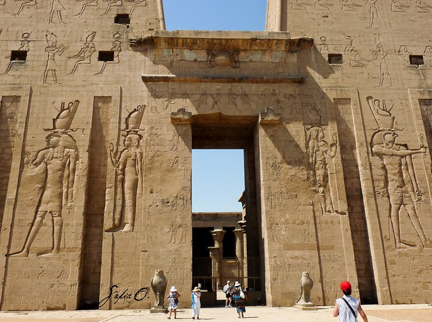 Entrada templo egipceo