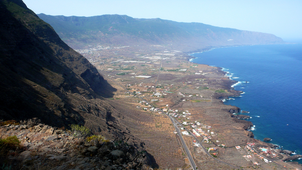  Debido a sus excepecionales circunstancias, la isla del Hierro tiene la oscilación térmica más baja de toda España.