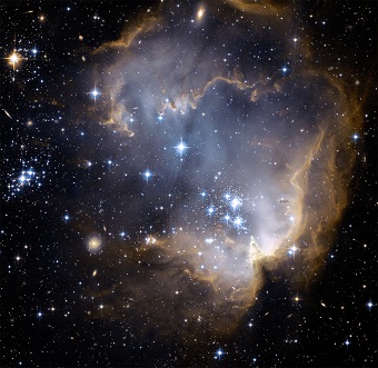 Nacimiento de estrellas en un cúmulo estelar de la Nube de Magallanes