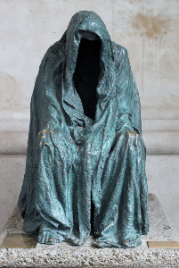 La imagen muestra una estatua  de Fray Guillermo de Vaskerville